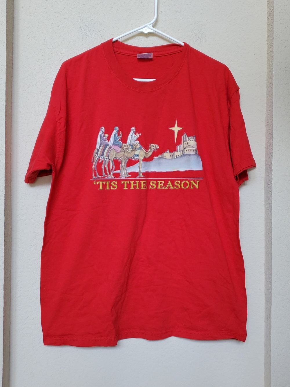 Red Short-Sleeve Graphic Tee with Holiday Wise Men Print.  Size Large